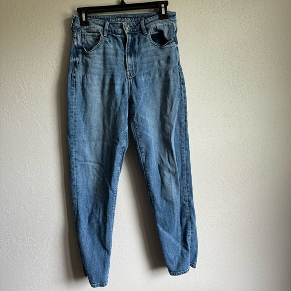 American Eagle Stretch Light Wash Denim Mom Jean Women’s 2 Casual Everyday - Picture 1 of 3